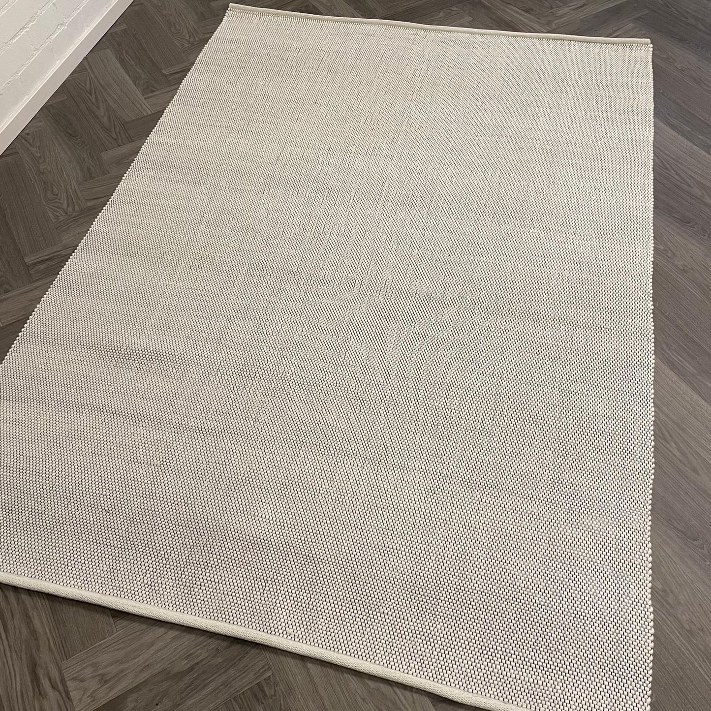 Brinker Carpets 10117 White Black Warp Vloerkleed - 160x230cm