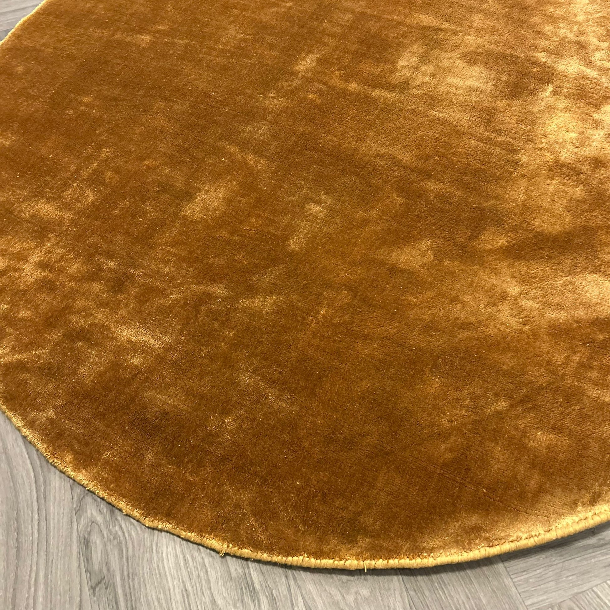 Brinker Carpets Goossens Russel Goud Vloerkleed - 160x160cm - aanzicht 2 - Vloerkleden Koning