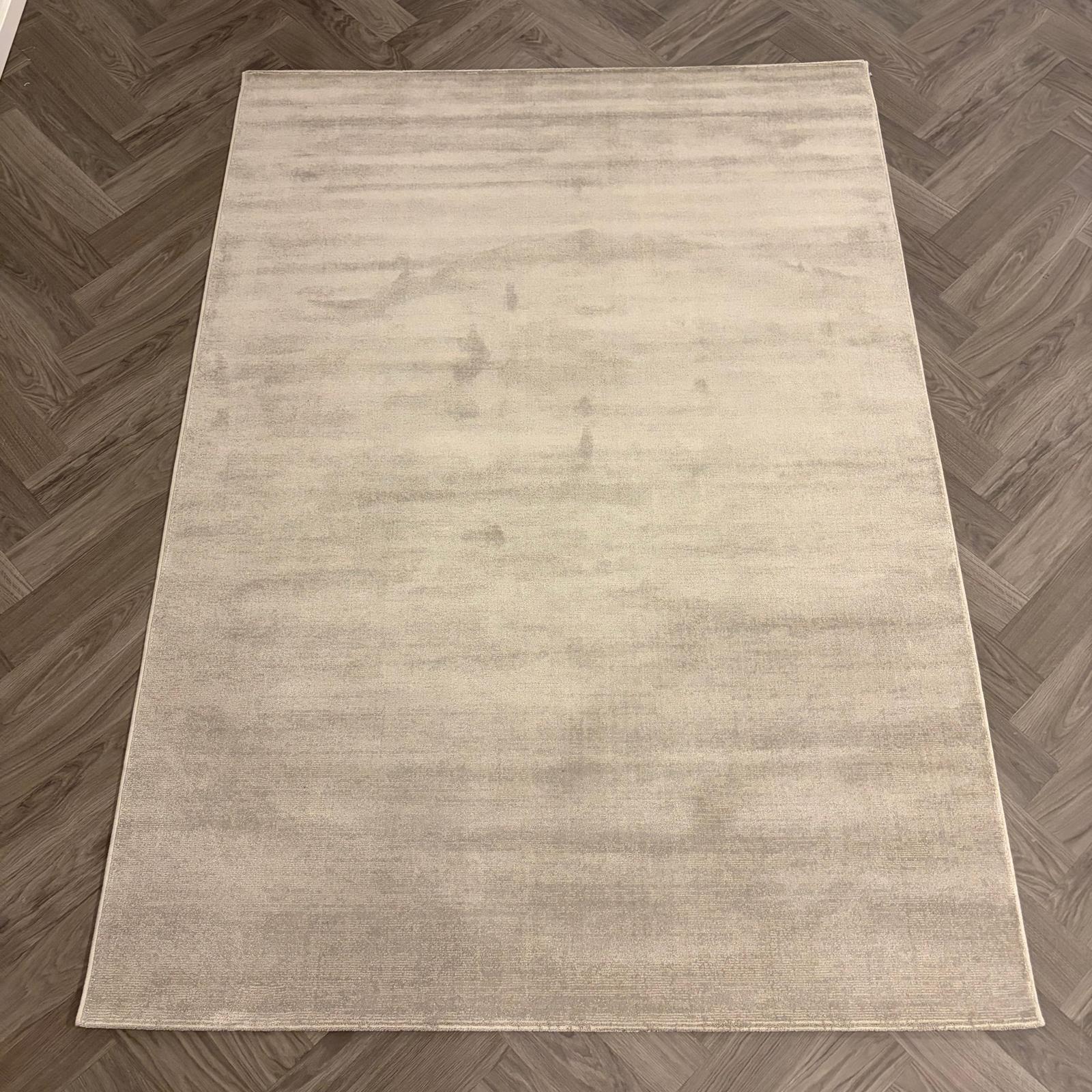 Brinker Carpets Touch Royal Tara Deluxe 124 Grey Vloerkleed - 160x230cm - aanzicht 2 - Vloerkleden Koning