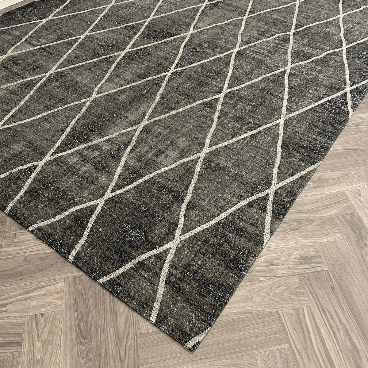 Brinker Cross Anthracite Vloerkleed - 240x340cm - QF Living