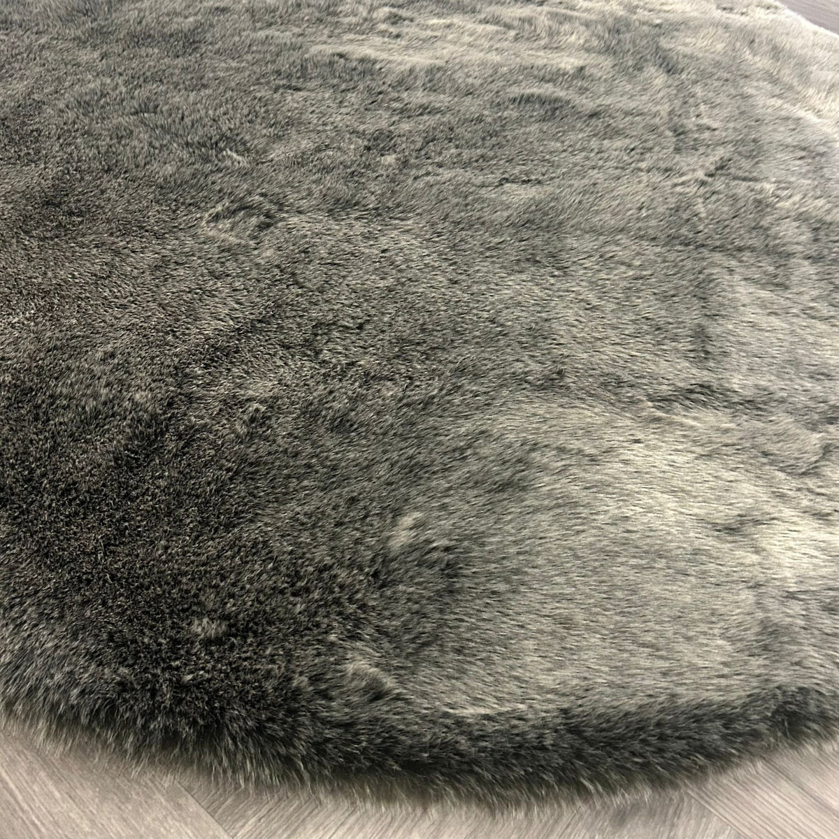 Brinker Fluffy Anthracite - 180x180cm - QF Living