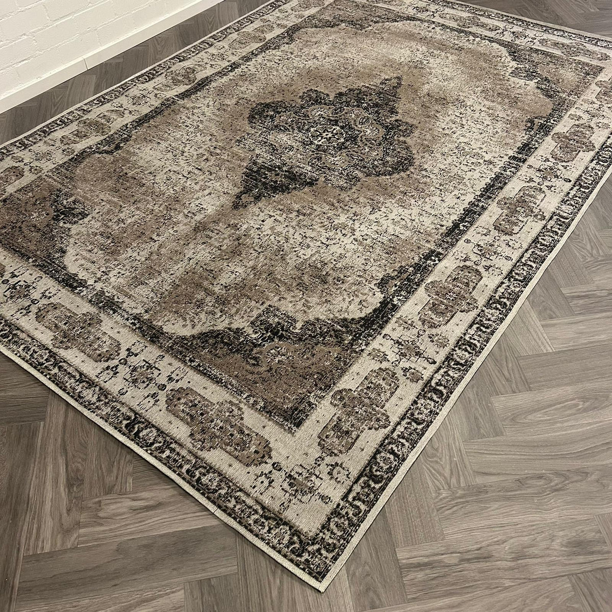 Brinker Juno Zwart - 200x290cm - QF Living
