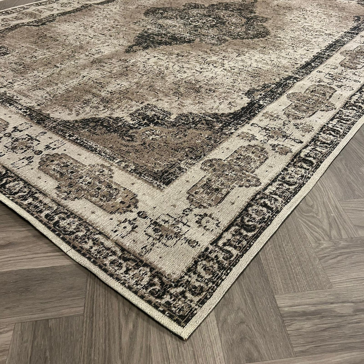 Brinker Juno Zwart - 200x290cm - QF Living