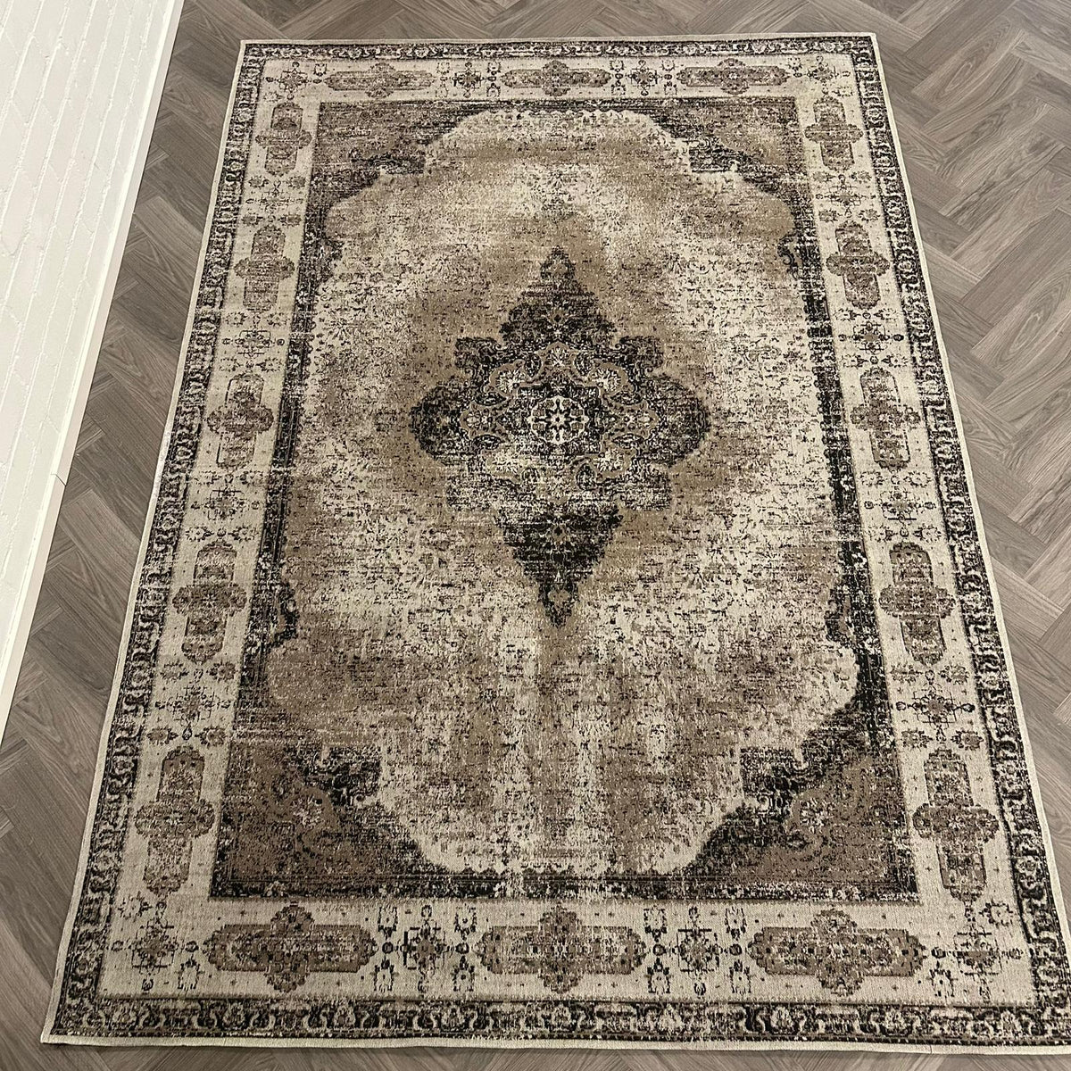 Brinker Juno Zwart - 200x290cm - QF Living