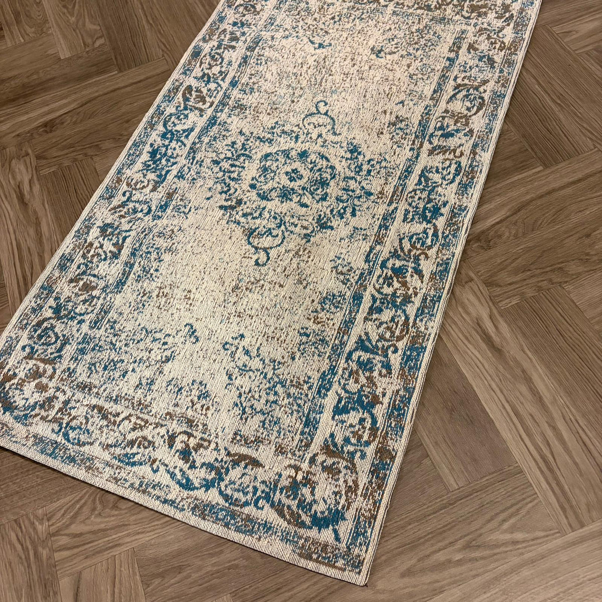 Brinker Pinkpop Azur Blue Vloerkleed - 70x140cm - QF Living