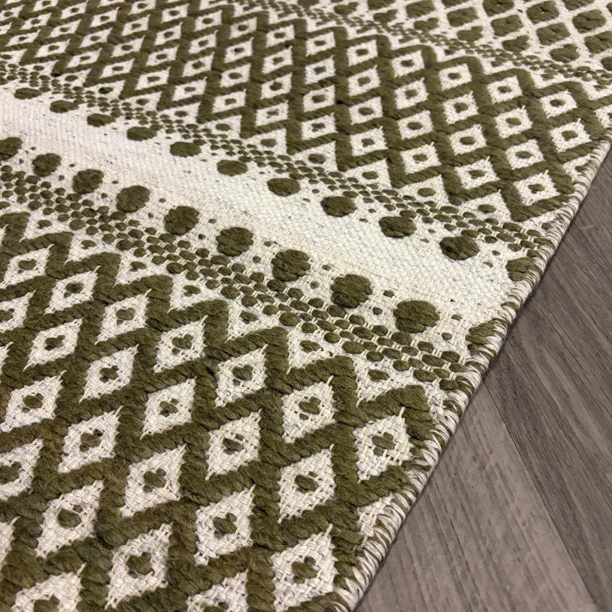 Brinker Saint Army Green Vloerkleed - 140x200cm - QF Living