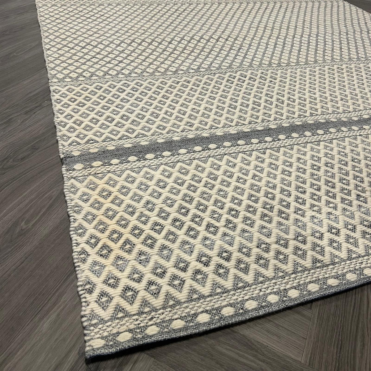 Brinker Saint Ivory Vloerkleed - 240x340cm - QF Living