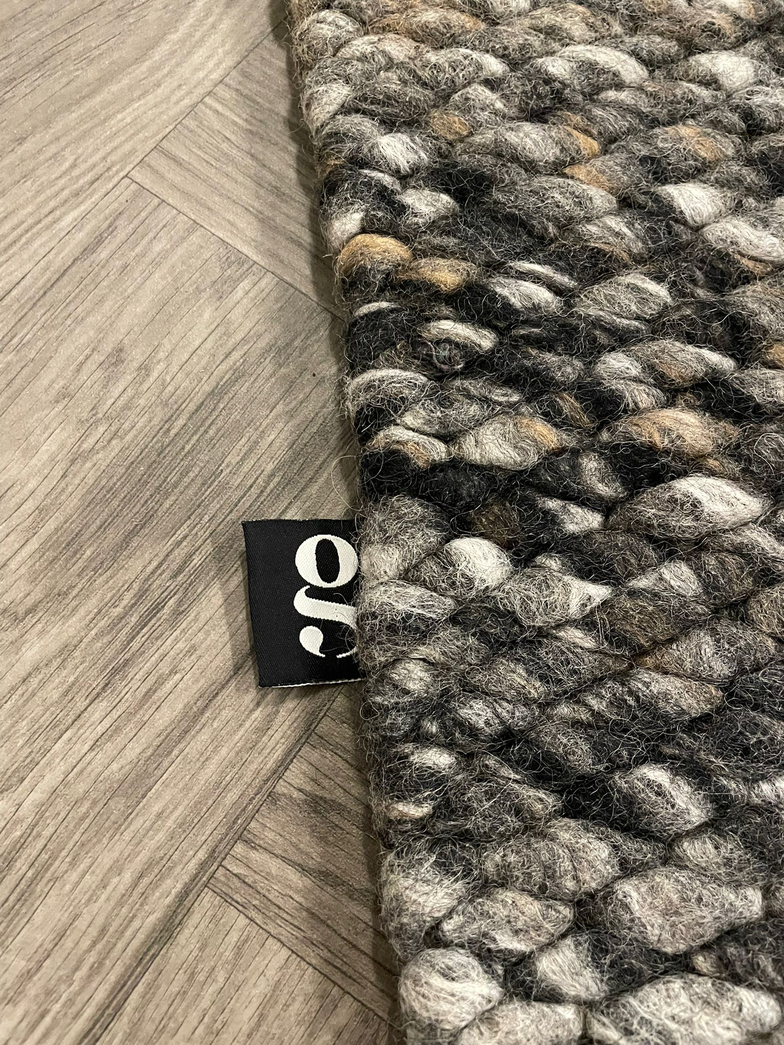 Goossens Xen Antraciet Vloerkleed - 170x230cm - aanzicht 6 - Vloerkleden Koning