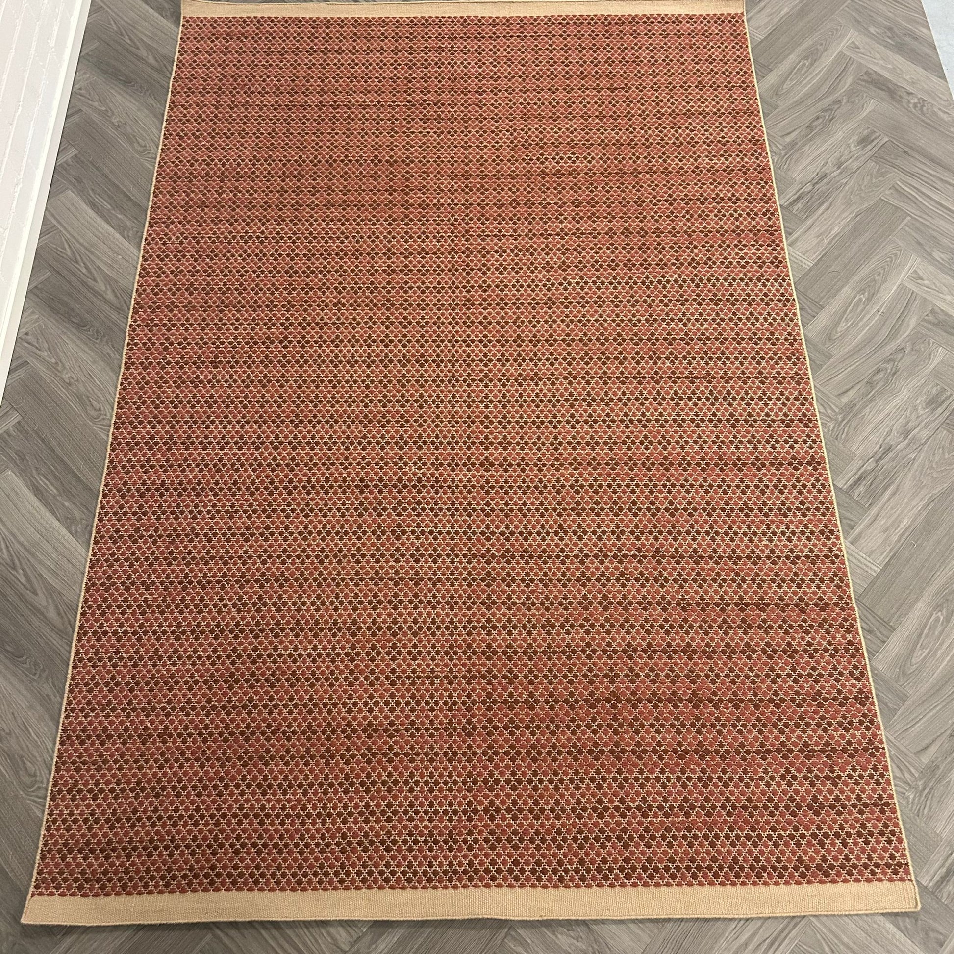 Leolux Pode Mackay Pinc Vloerkleed - 180x240cm - aanzicht 2 - Vloerkleden Koning