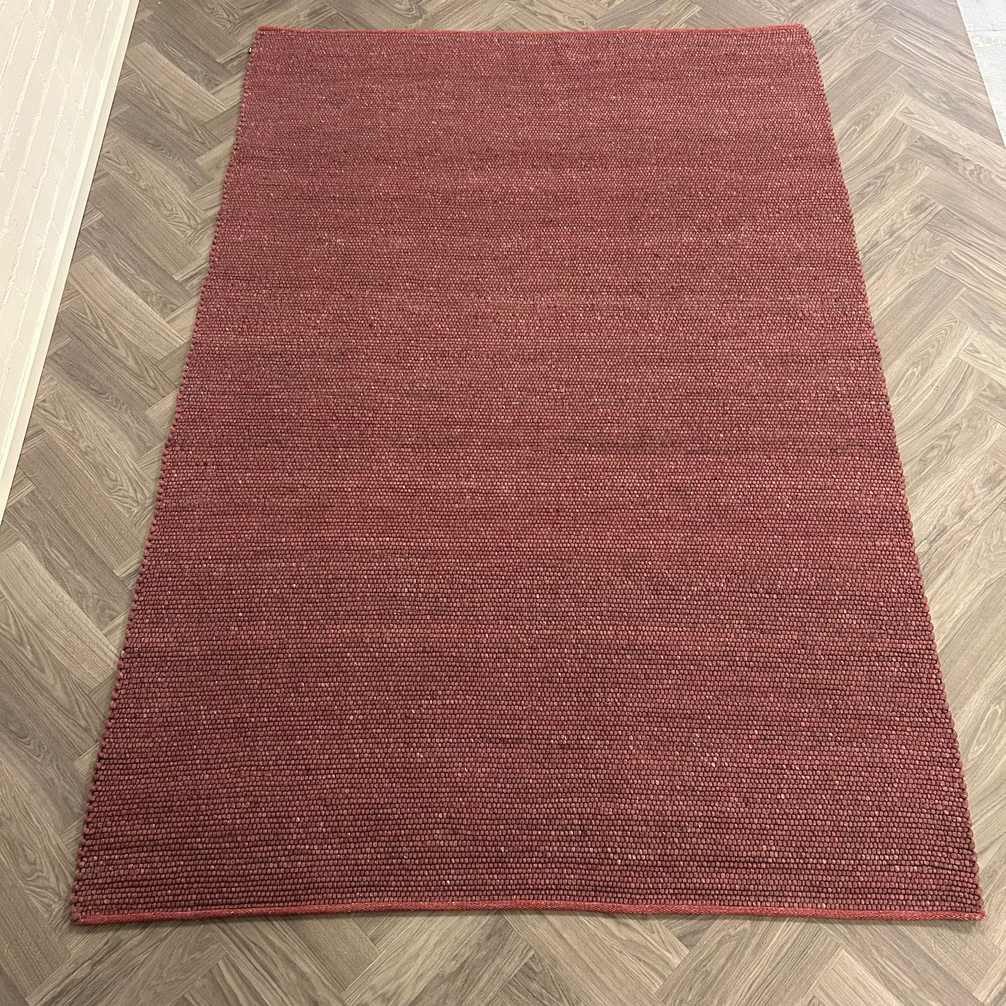 Montèl Cerezo 319 Bourgondy Vloerkleed - 170x230cm - aanzicht 2 - Vloerkleden Koning